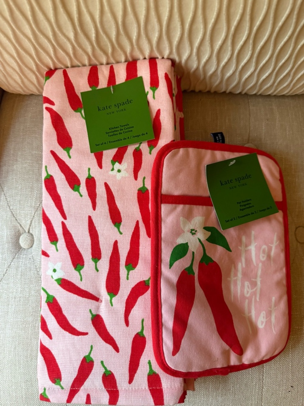 Kate Spade Hot Hot Hot Chili Pepper Kitchen Towel Set & Pot Holder Bundle - Picture 2 of 10